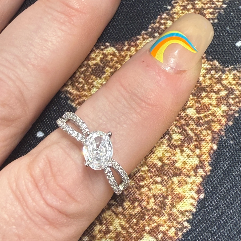 Pretty Bird Silver Oval Elegance Ring